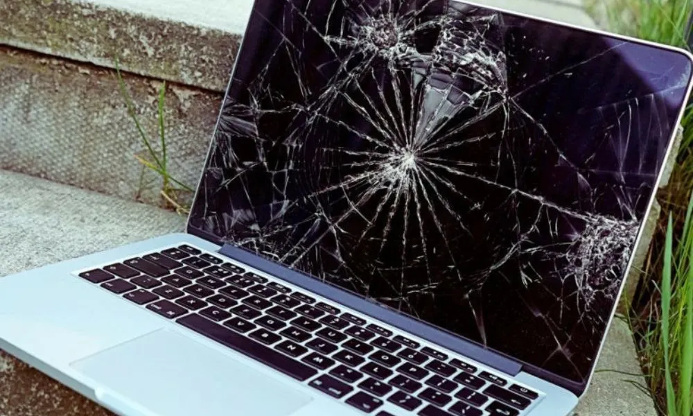 Read more about the article Macbook pro screen replacement : Before Getting a New Screen